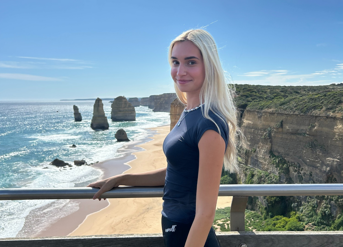 Mit Blick auf die massiven Kalksteinsäulen 'The Twelve Apostles' (Foto: privat) 