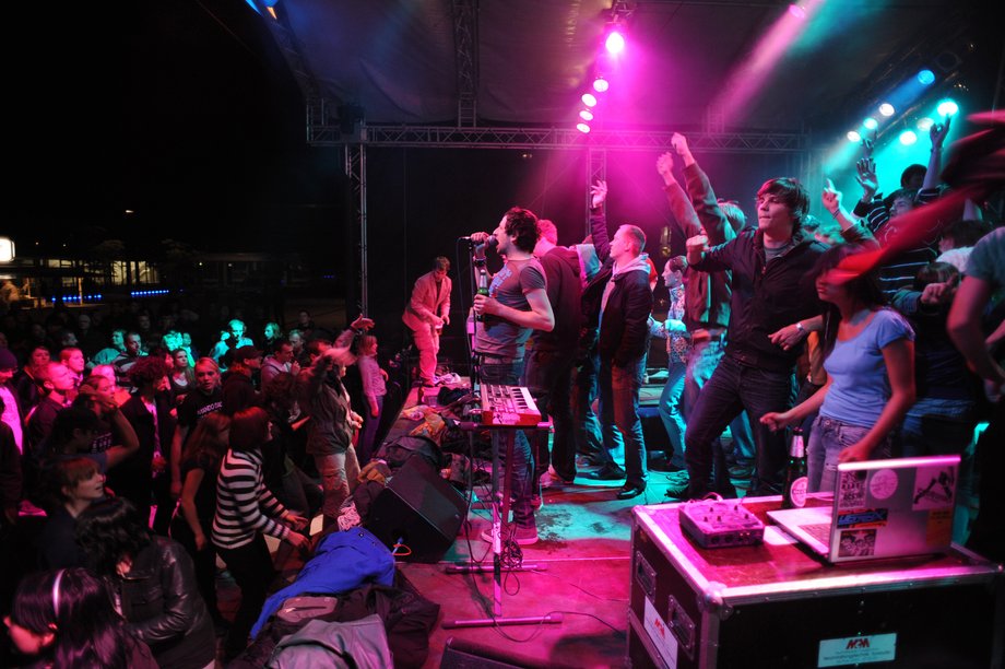 Studierende bei einem Konzert auf dem Sommerfestival der Studierenden