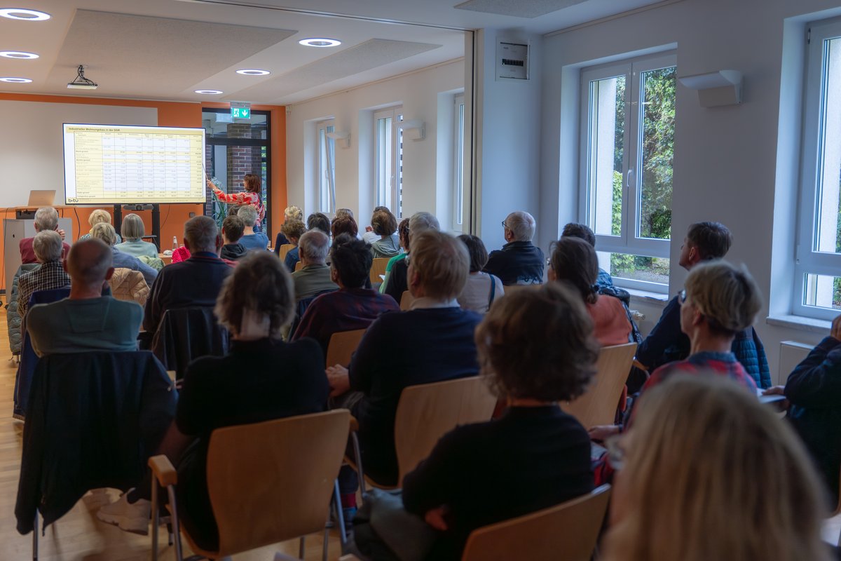 Über 50 Gäste besuchten den Vortrag von Frau Prof. Mettke zum Plattenbaurecycling. © M. Winkelmann