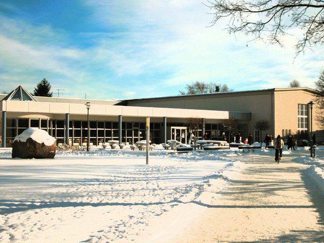 Mensa auf dem verschneiten Campus Senftenberg der BTU.