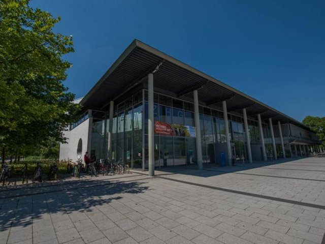 Blick auf das Zentrale Hörsaalgebäude der BTU