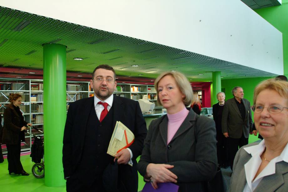 Bildmitte: Frau Prof. Wanka