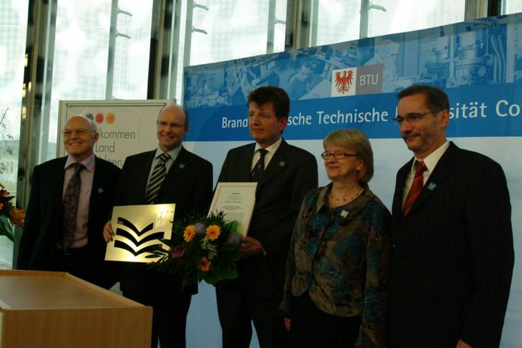 Die IKMZ-Universitätsbibliothek Cottbus wurde als "Bibliothek des Jahres 2006" ausgezeichnet.