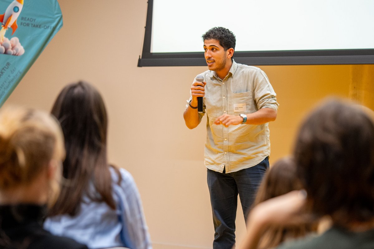 BTU Alumnus Abdullah Zeyn Hassan beim Pitch im Startblock B2