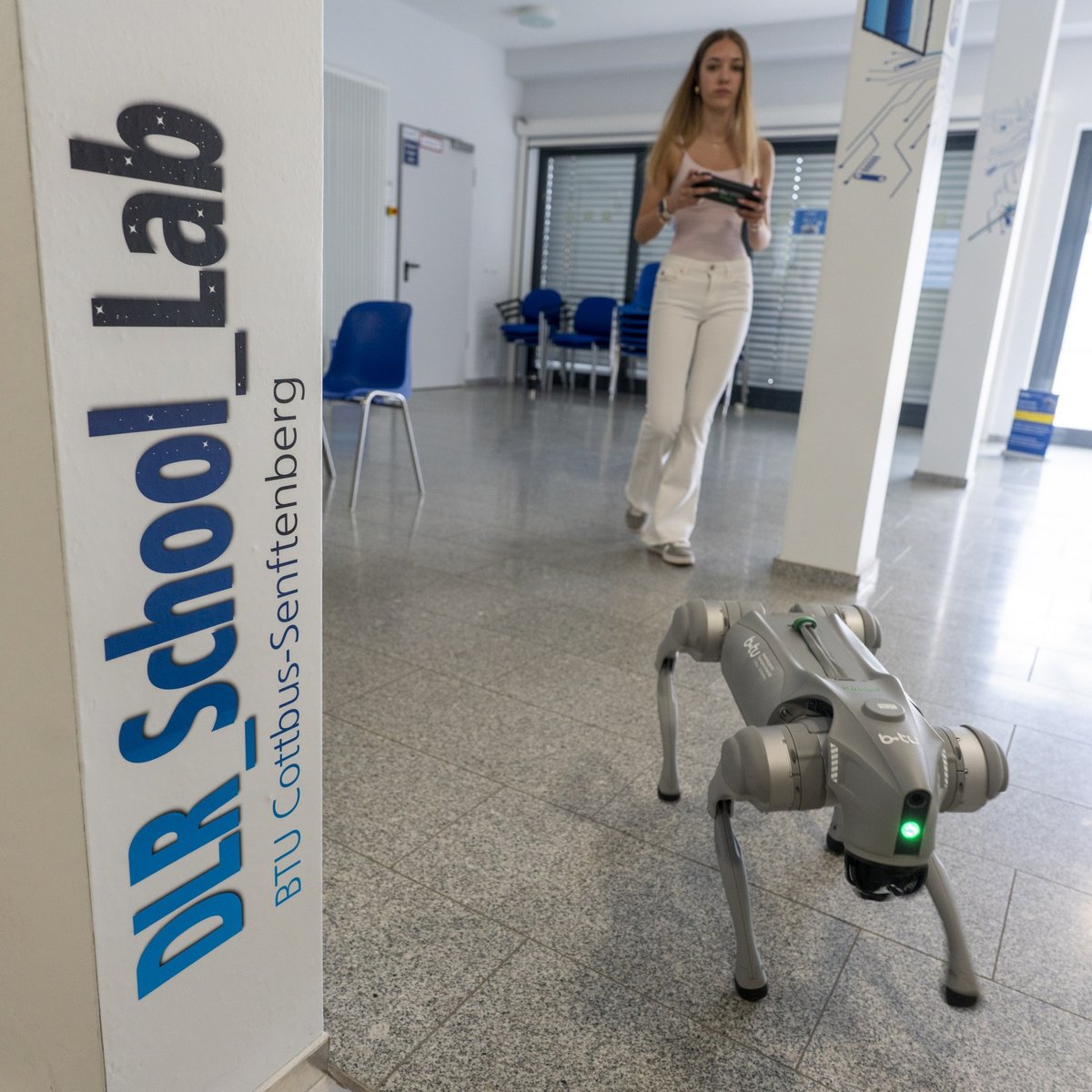 Pupil with Robohund in the DLR_School_Lab.