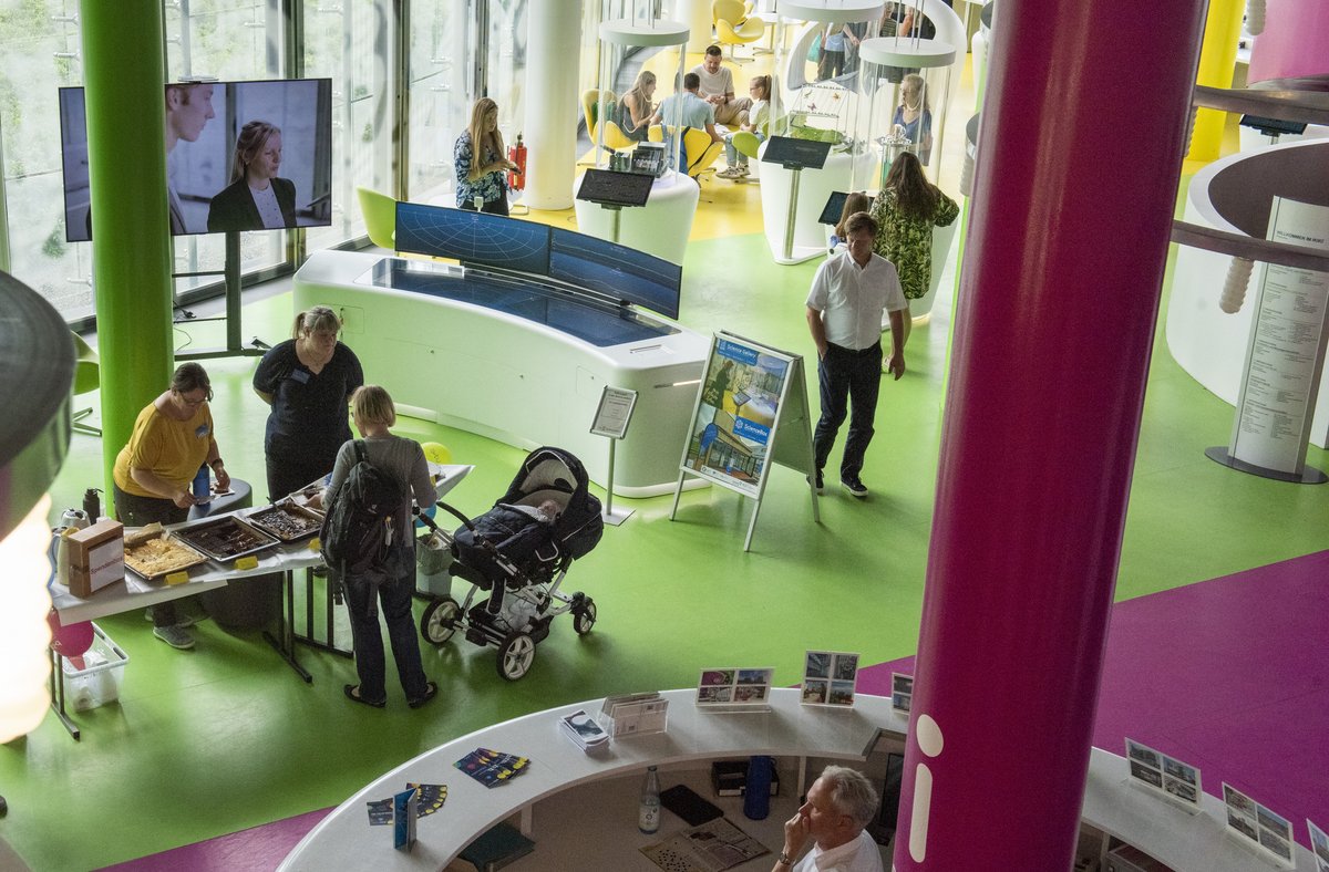 im Foyer des IKMZ