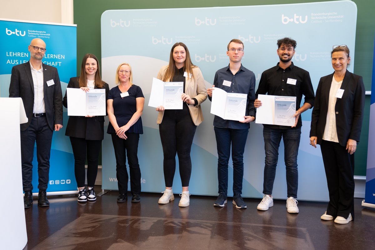 Gruppenbild mit Vertreterin der Deutschen Bahn