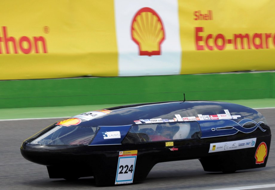 Das Bild zeigt das dritte Fahrzeug (LaDy 2) während einer Wertungsfahrt auf dem Lausitzring.