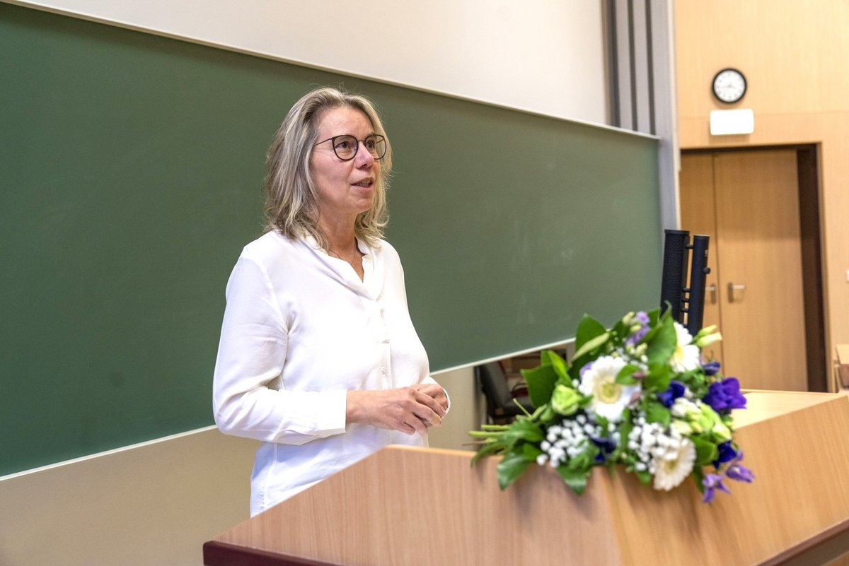 Andrea Stewig-Nitschke vom Carl-Thiem-Klinikum hält ein Grußwort.