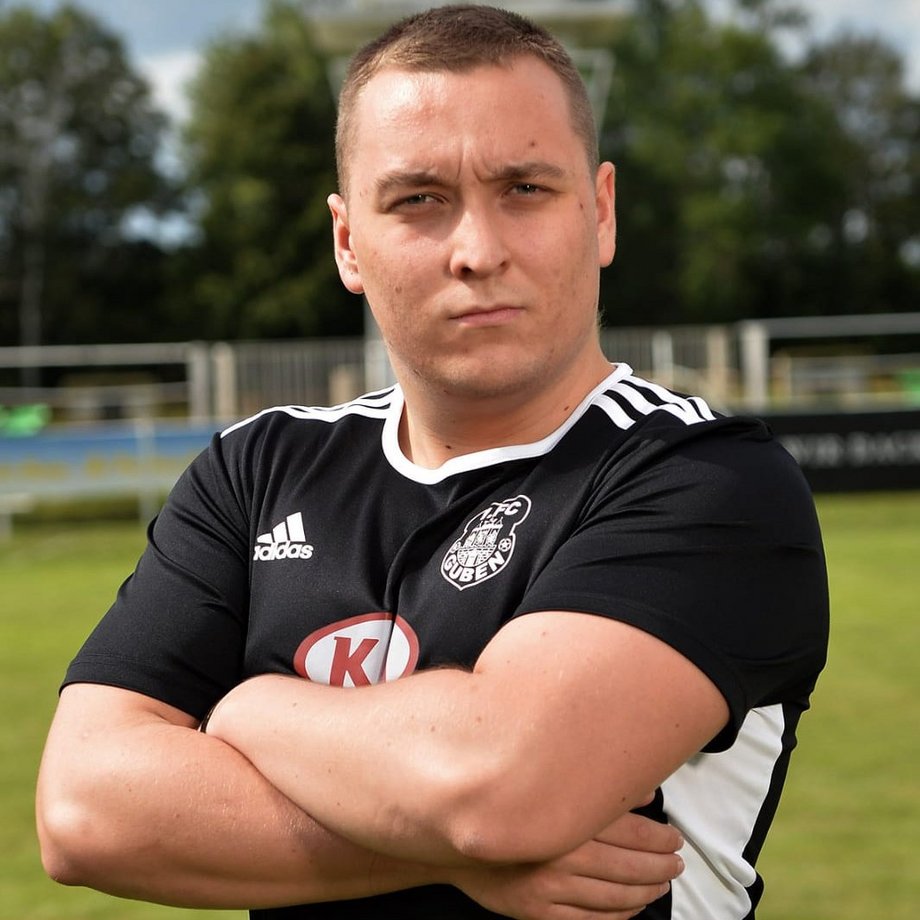 der dual Studierende Pascal Fröhlich von der EMIS Electrics GmbH