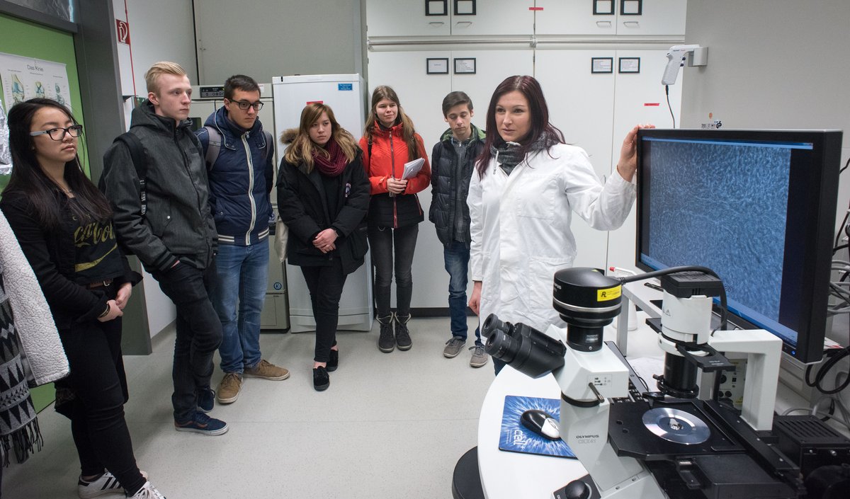 Laborführung durch die Biotechnologie.