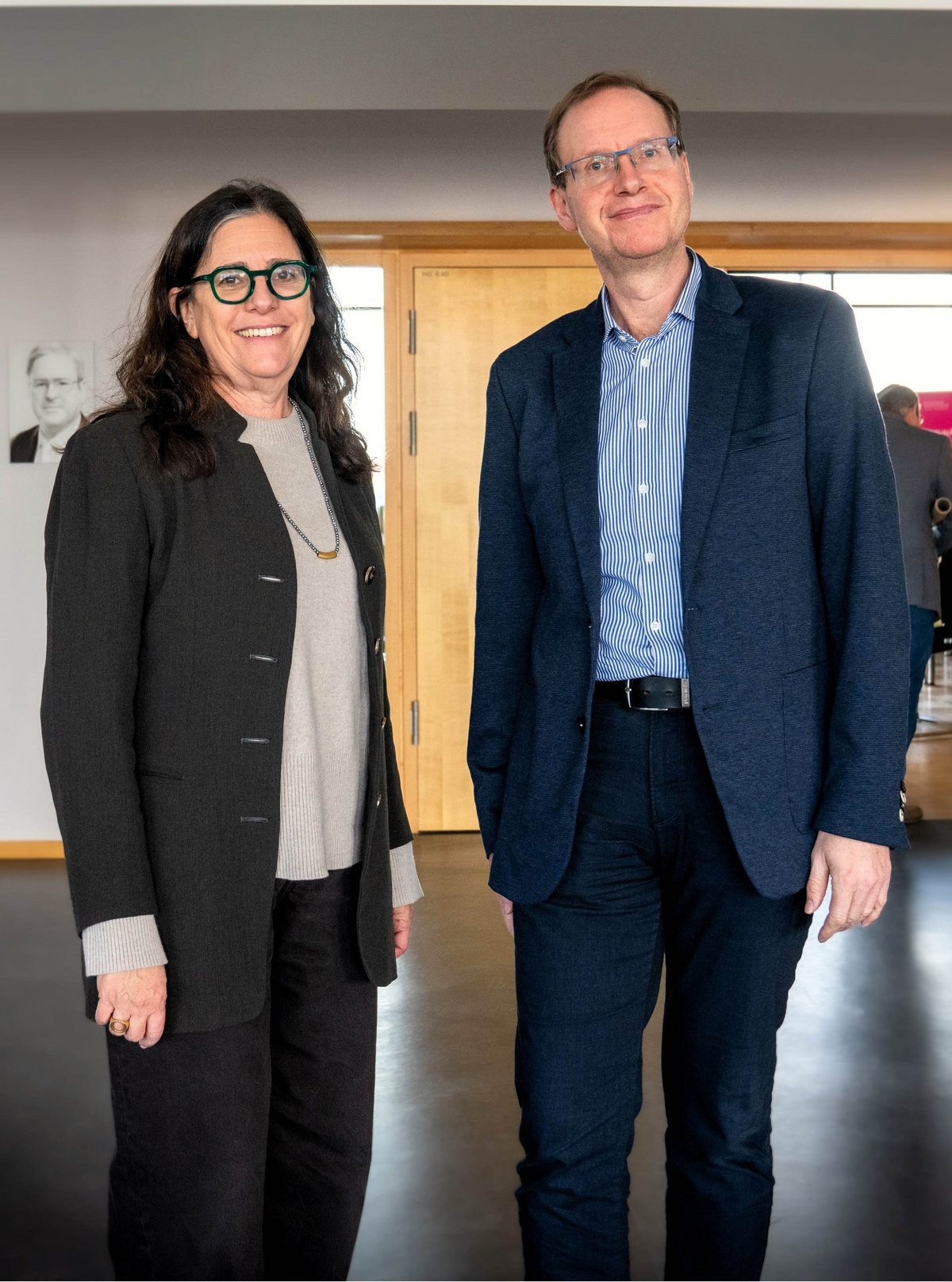 Prof. Orit Shefi, die Dekanin der Fakultät für Ingenieurswissenschaften an der der Bar-Ilan Universität (links) und der Hauptamtliche BTU-Vizepräsident Prof. Michael Hübner.