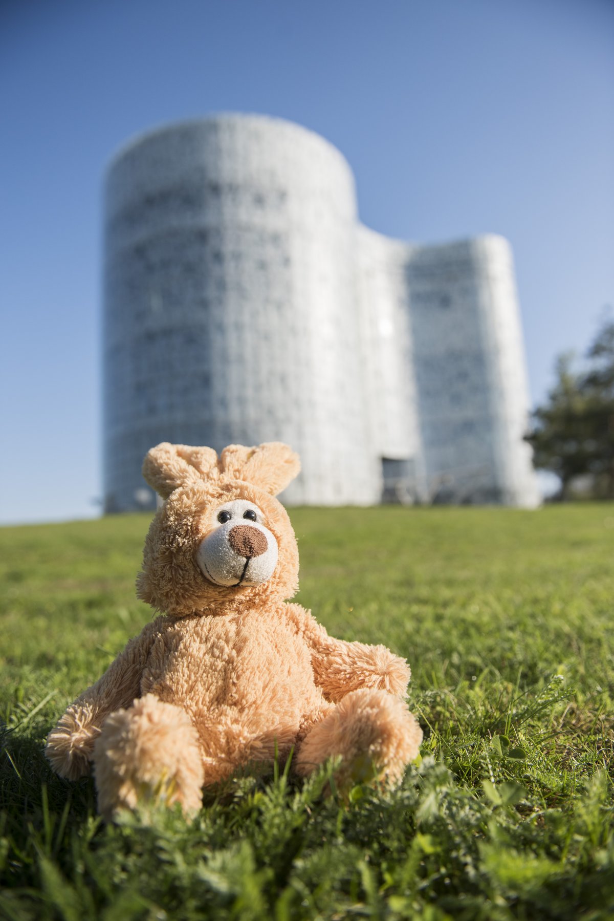 [Translate to Englisch:] wishes you happy and relaxed Easter holidays.