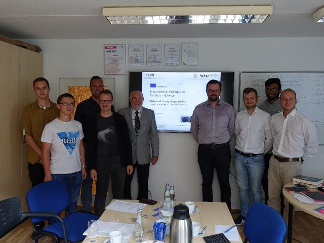rof. Dr.-Ing. habil. Piotr Gendarz besucht seine Studenten am Fachgebiet LsW