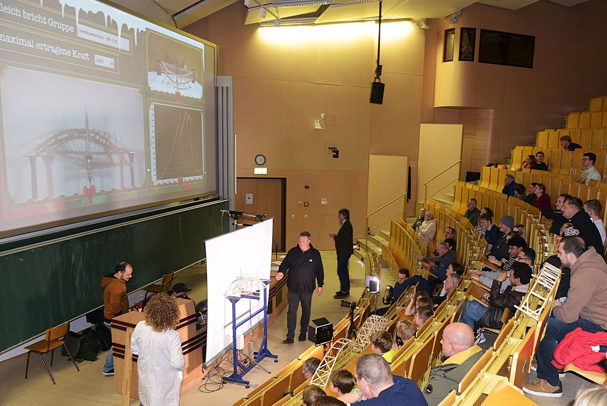 View into the large lecture theatre of the Konrad Zuse Media Centre during the bridge building competition with numerous participants.