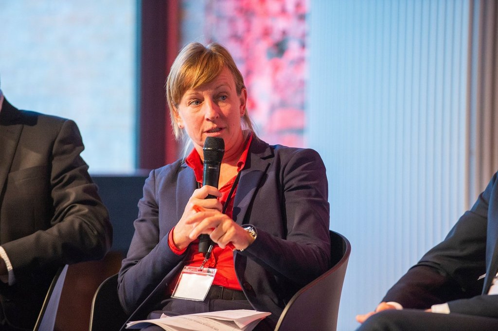 Silke Weidner spricht bei der METREX-Konferenz in Stuttgart
