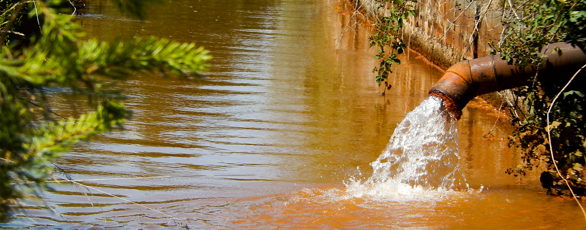 Pipeline flushes dirty water into the river