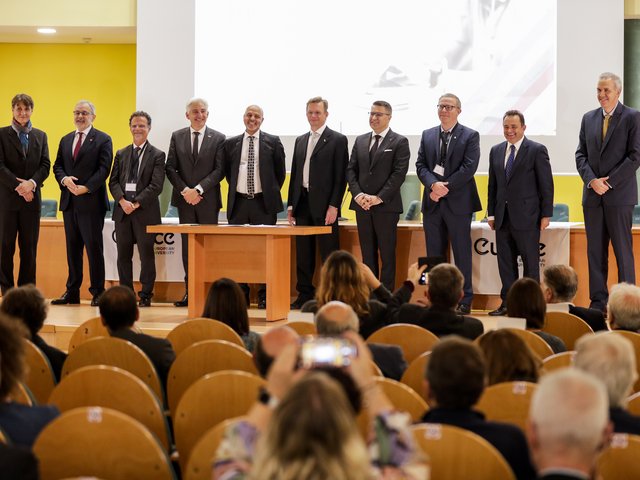 Gruppenfoto von allen Rektoren der 10 Partner-Unis von EUNICE