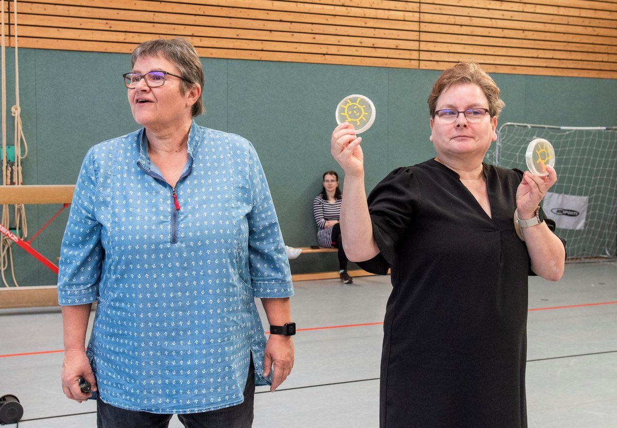 Auf dem Foto: Dr. Barbara Hansen (li.) und Heike Postelt. Foto: BTU: Ralf Schuster