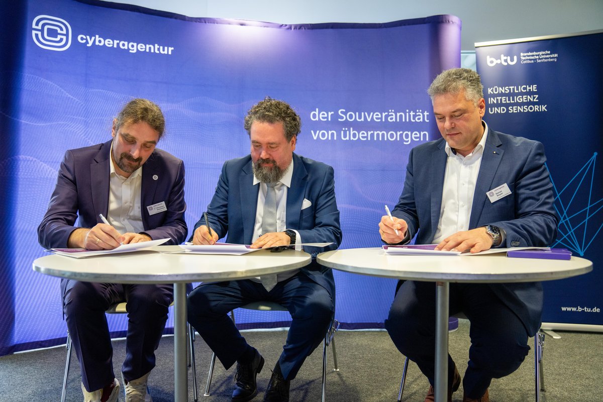 During Ceremonial signing of the contract at BTU Cottbus-Senftenberg