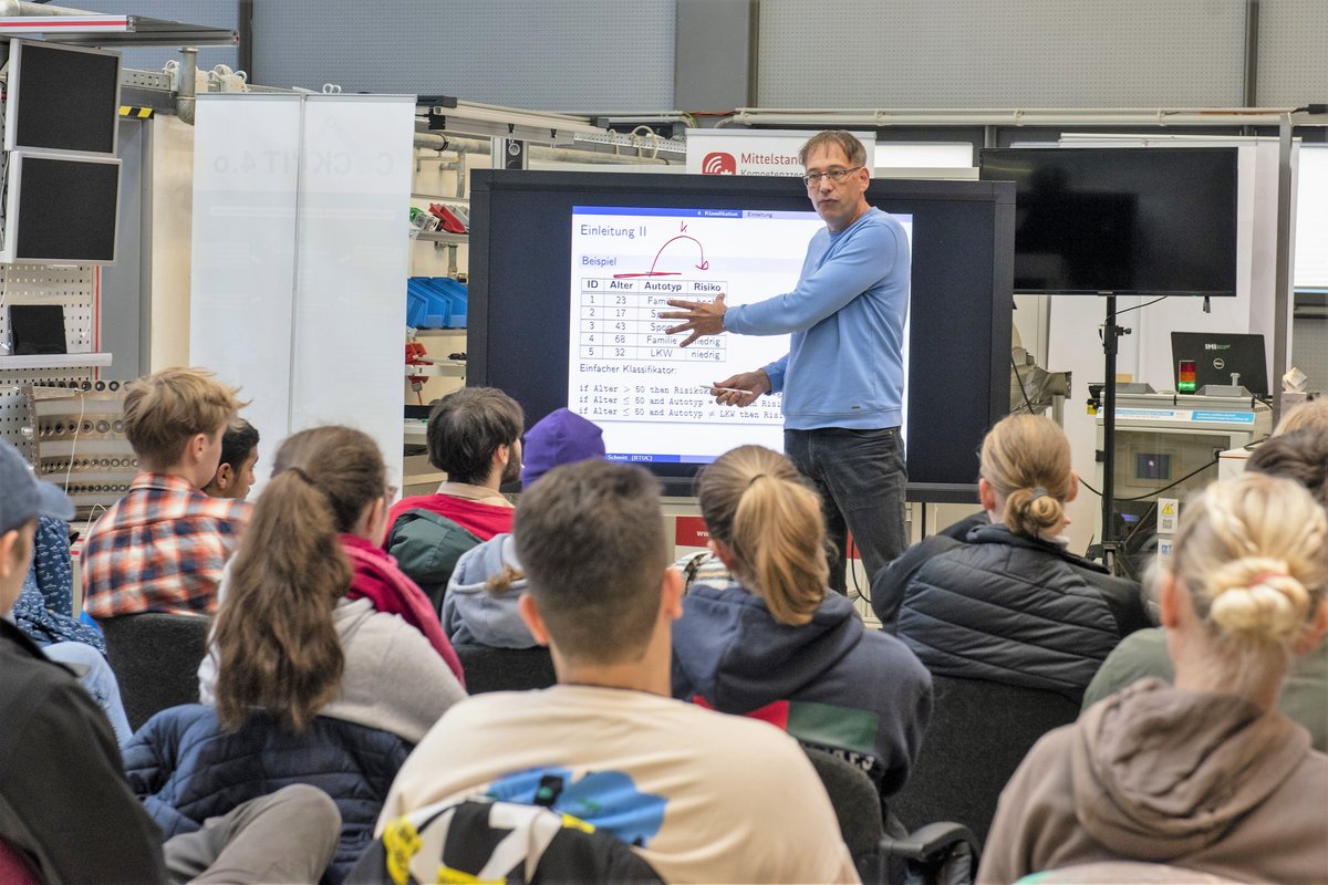 Young people in a lecture. Photo: BTU, Ralf Schuster