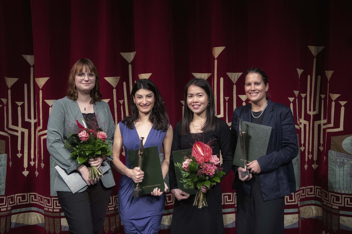 The four award winners of the year 2022 on stage