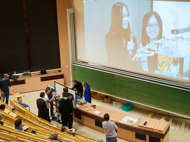 Blick in den großen Hörsaal des Konrad-Zsue-Medienzentrums währen des Internationalen Brückenbauwettbewerbs im Vorjahr.
