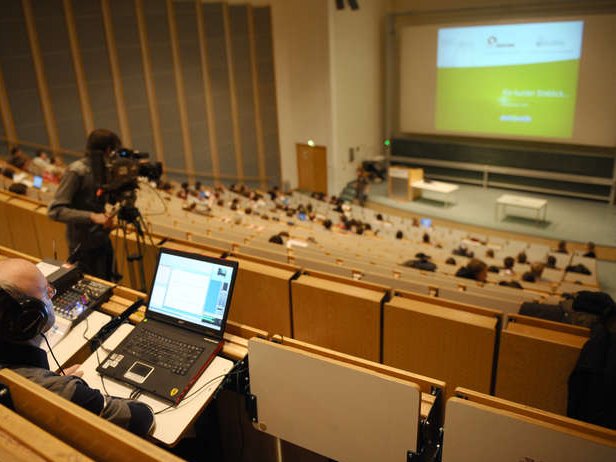 Hörsaal mit Technik zur Videoaufzeichnung