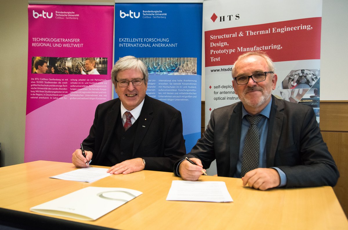 BTU-Präsident Jörg Steinbach und Wolfgang Göhler bei der Vertragsunterzeichnung
