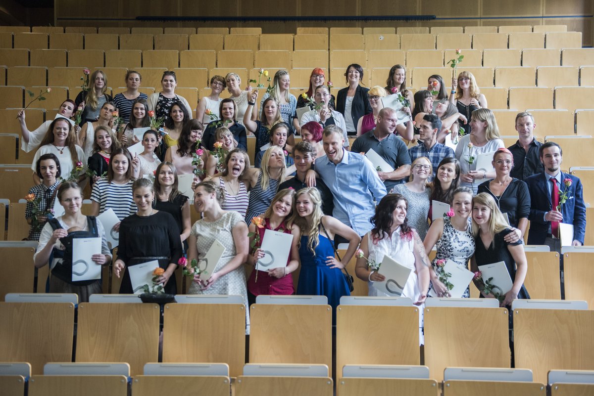 Gruppenbild Absolvent*innen Soziale Arbeit