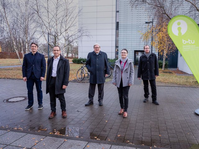 Gruppenfoto der beteiligten Wissenschaftler*innen