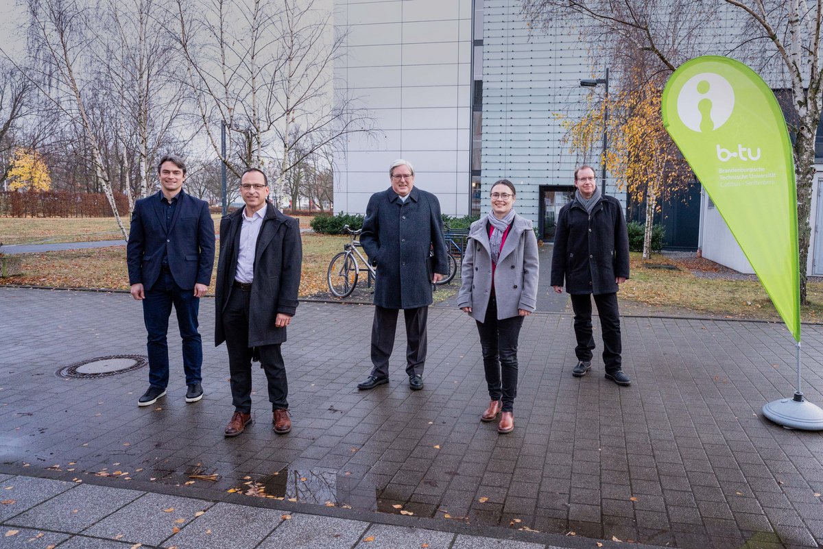 Gruppenfoto der beteiligten Wissenschaftler*innen