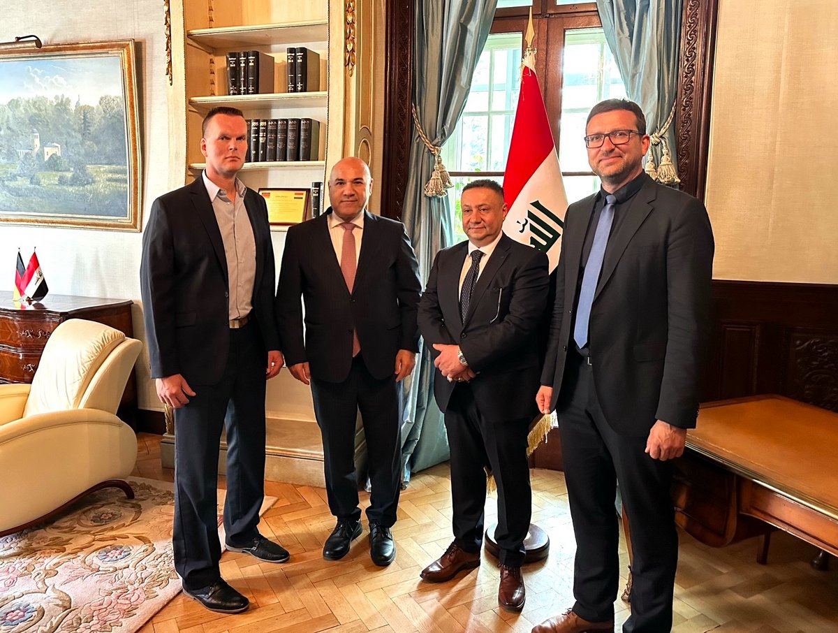 Gruppenfoto (von links): Prof. Sven Michel – Präsident der DAH, S. E. Abdulraheem Al Faily - Botschafter der Republik Irak, Dr. Moeiad Jabber – Beauftragter der irakischen Universität Altoosi, Prof. Dr. Christoph Schulz, Altrektor der FH Dresden und designierter Präsident der International Kurdish University Dresden.