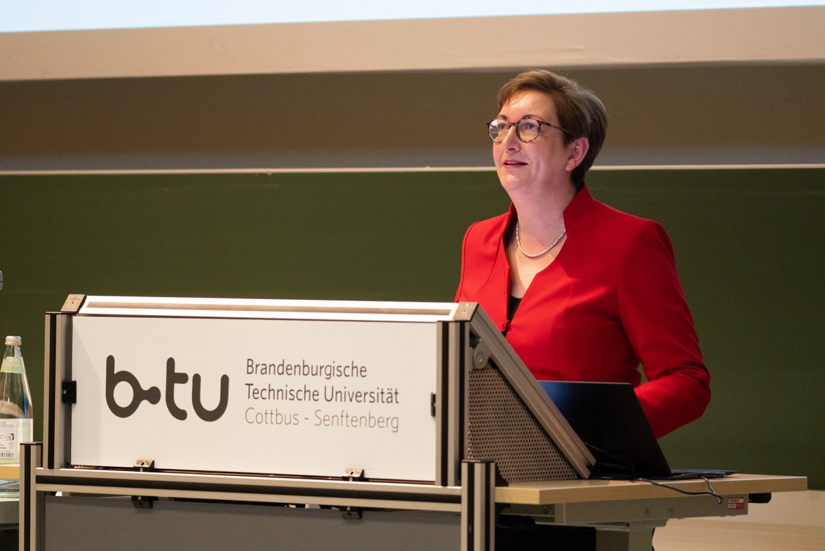 Bundesbauministerin Klara Geywitz bei ihrer Vorlesung an der BTU