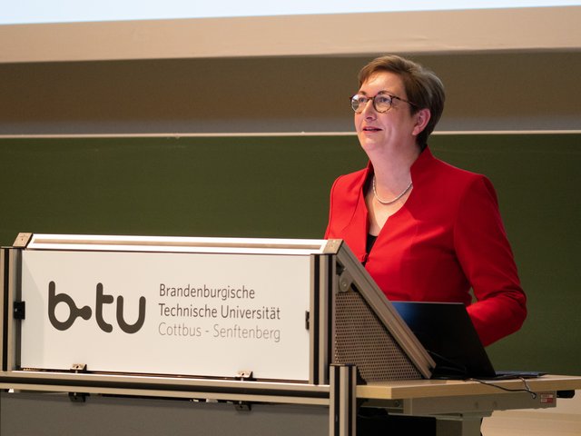 während des Vortrages der Bundesministerin