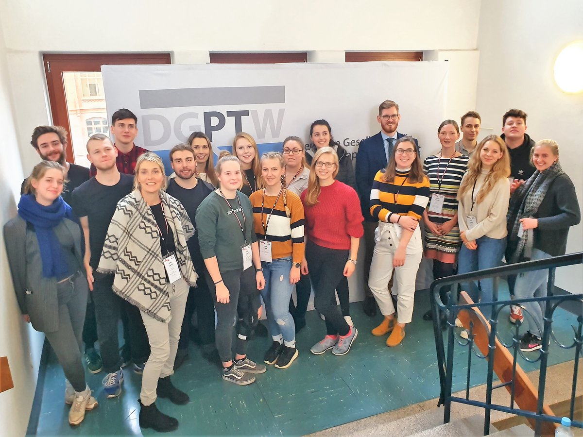 Gruppenfoto: Studierende und Dozenten aus den Therapiewissenschaften der BTU beim  Forschungssymposium Physiotherapie in Hildesheim. Foto: Hauke Heitkamp