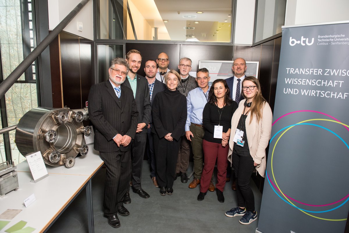 Die Delegation der High Level Conference vor dem Besprechungsraum.