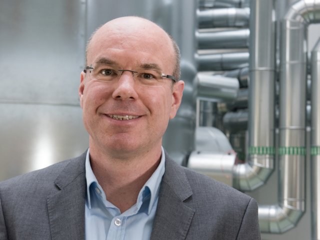 Porträtfoto von Prof. Dr. Felix Müsgens.