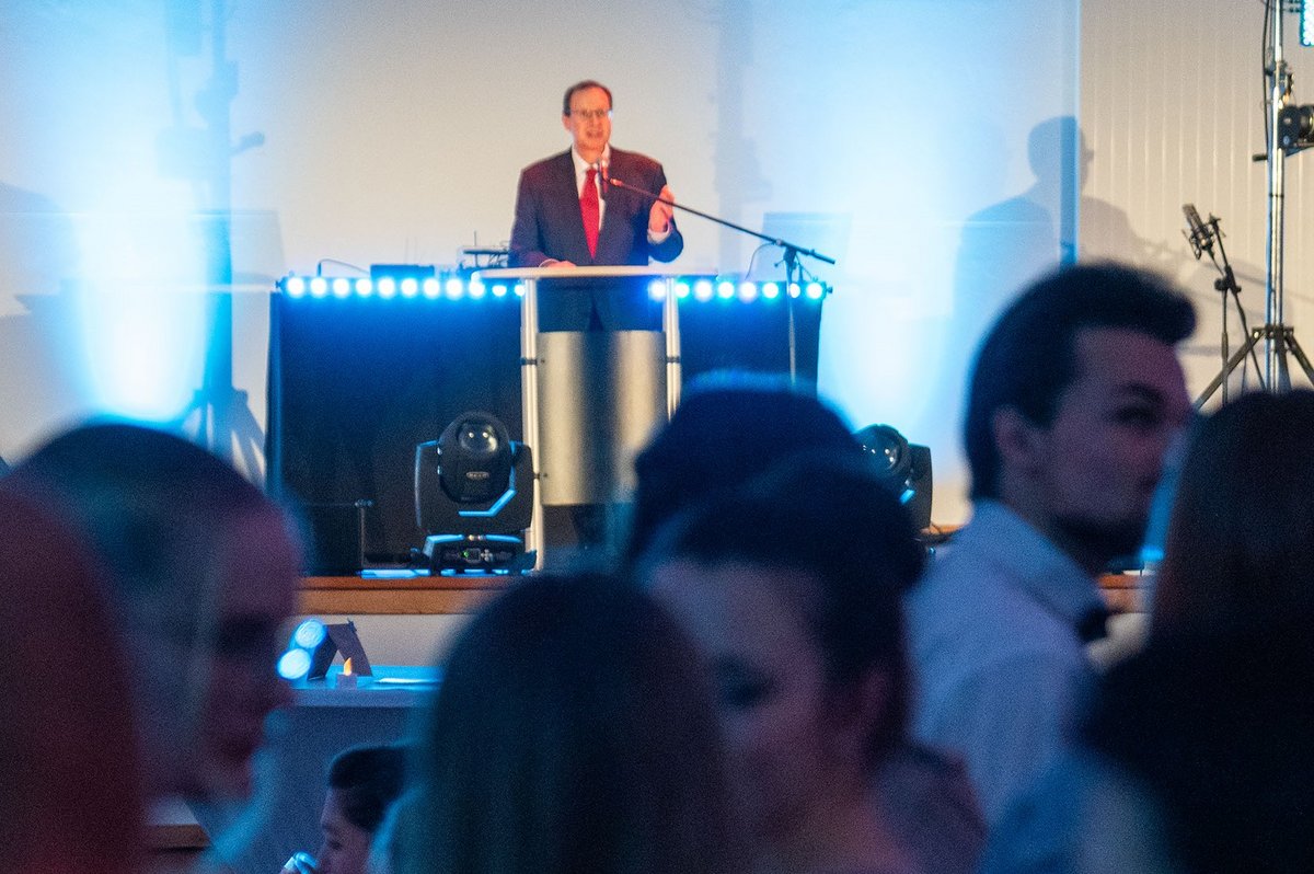 BTU Vice President Prof. Dr. Michael Hübner addresses the ball guests.