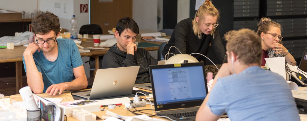 Arbeiten in den Ateliers Arbeiten in den Ateliers