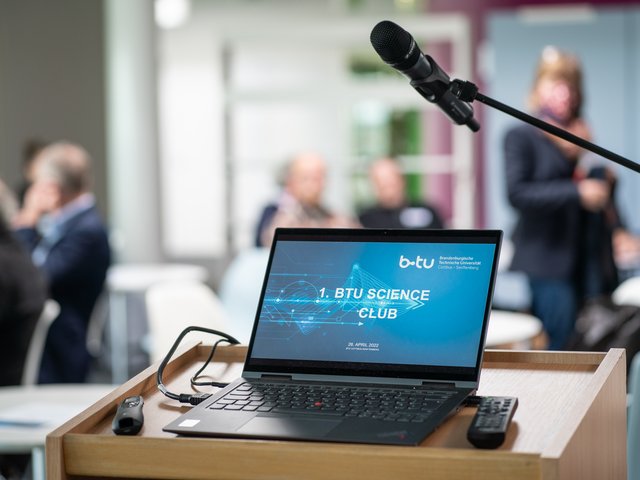 Laptop mit Label