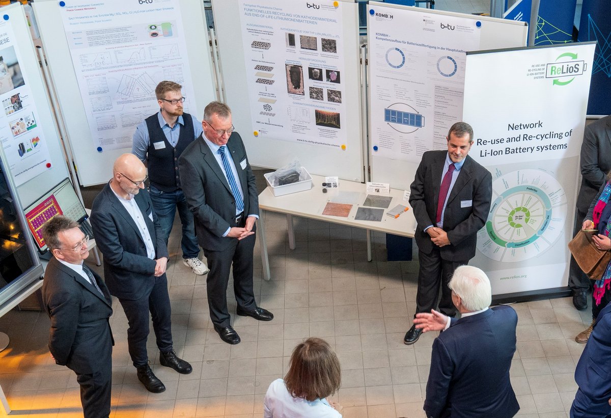 The Federal President talks to scientists. © BTU, Ralf Schuster