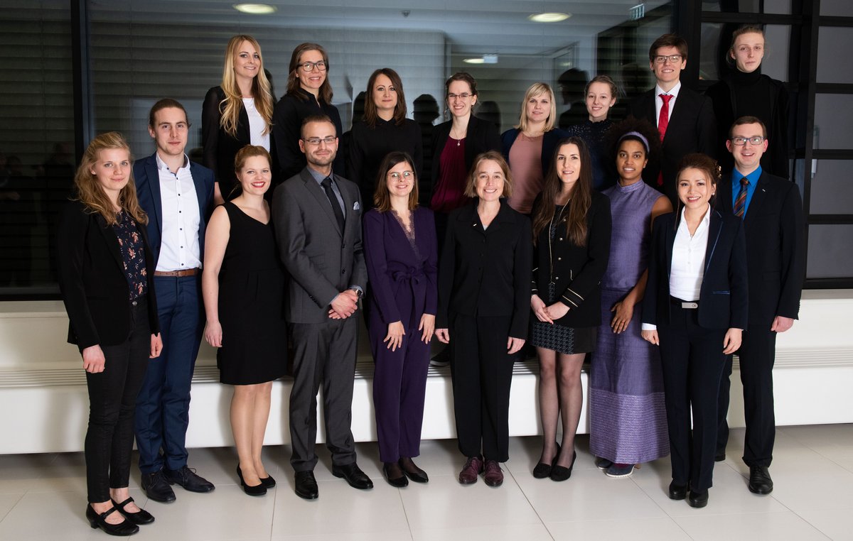 Gruppenfoto mit den Preisträgerinnen und Preisträger der Universitätspreise 2018 der BTU Cottbus-Senftenberg 
