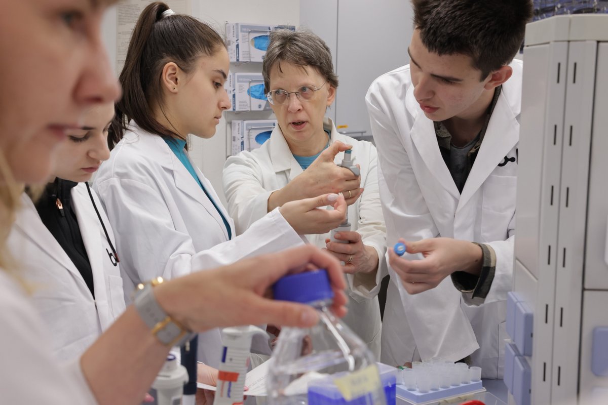 UNexamination of water samples in the laboratory.