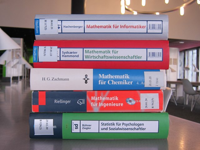 [Translate to Englisch:] Survival Guide Mathematik