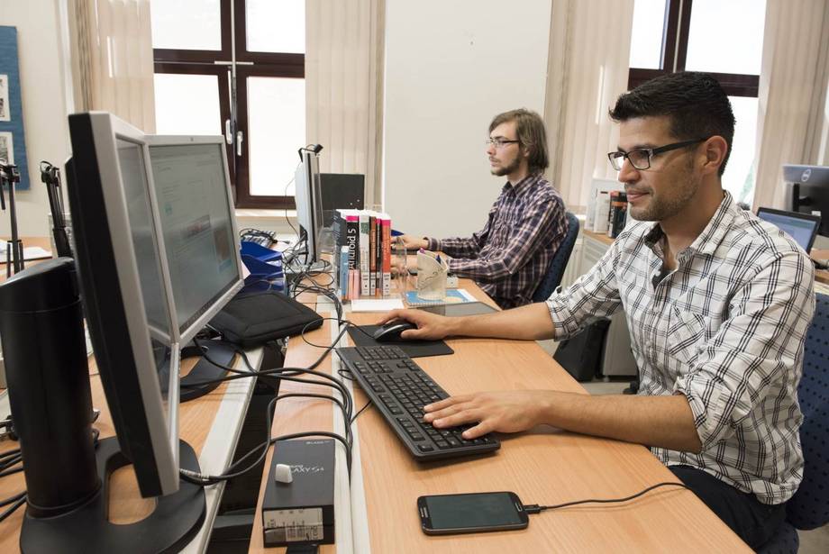 Bild Studenten am Computer