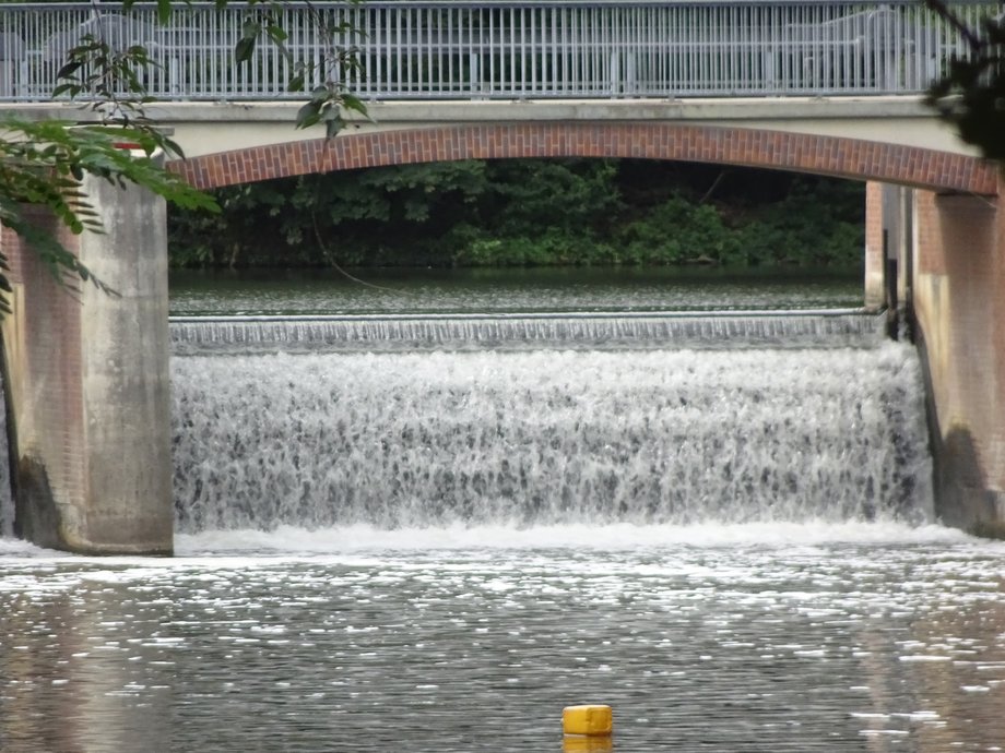 Low Head Dam (Weir) © Francesc Rodríguez