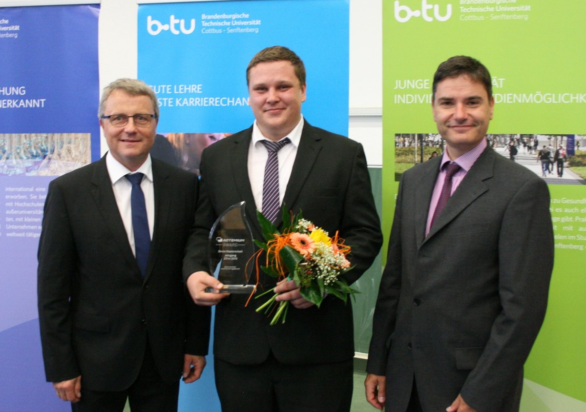 Auf dem Foto (v. li.): Der Geschäftsführer der Actemium BEA GmbH, Bernd Loose, der Preisträger des BEA Awards 2016, Thomas Wüstenhagen, Prof. Dr. Michael Beck.