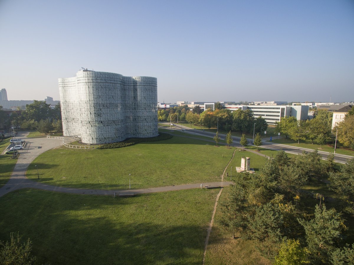 Blick auf das Informations- Kommunikations- und Medienzentrum am Zentralcampus Cottbus der BTU.