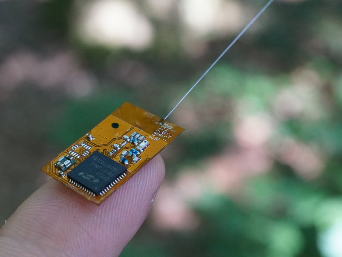 Miniaturisiertem Trackingsensor auf einem menschlichen Finger